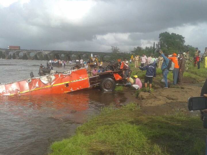 यातील एक एसटी पुलापासून 200 मिटरच्या अंतरावर आज सापडली आहे