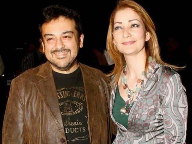 गायक अदनान सामीचं पहिलं लग्न 1993 मध्ये अभिनेत्री झेबा बख्तियारसोबत झालं होतं. तीन वर्षांनी घटस्फोट झाल्यानंतर अदनानने दुबईतील सबा गलादेरीसोबत लग्न केलं. मात्र तेही टिकलं नाही. 2010 मध्ये अदनान सामी रोया फरयाबीसोबत विवाहबद्ध झाला.