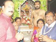 मुनगंटीवारांच्या विलंबामुळे तुळजाभवानीची शासकीय पूजा उशिरा