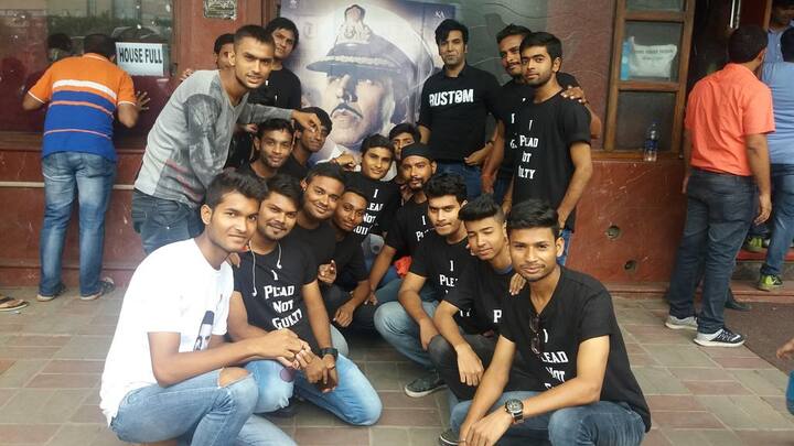 तिकीटबारीवर 'रुस्तम'च बाजी मारणार, असं बोललं जात आहे.