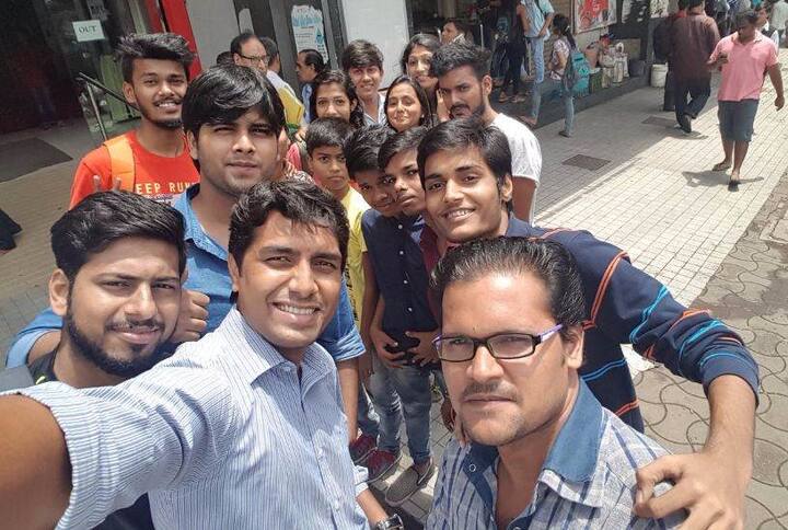 रुस्तम पहिल्या दिवशी किती गल्ला जमवतो याकडे सर्वांचं लक्ष लागलं आहे.