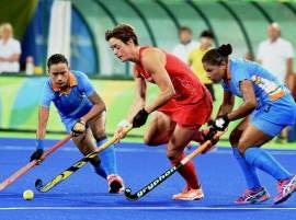 Rio Olympics Indian Women Women Hockey Team Thrashed 0 3 By Usa रिओ ऑलिम्पिक : सलग तिसऱ्या पराभवाने महिला हॉकी संघ तळाला