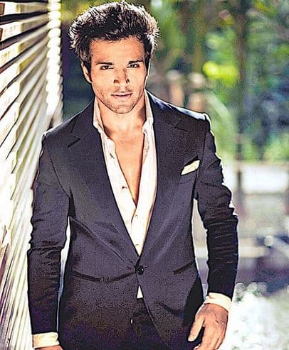 टीव्ही कलाकार आणि अँकर ऋत्विक धनजानी आपल्या हटके लूक आणि स्मार्टनेसमुळे नेहमीच चर्चेत असतो. त्याचेही बरेच फॉलोअर्स असून त्याच्या लूकला मोठ्या प्रमाणावर चाहते पसंती देत आहेत.