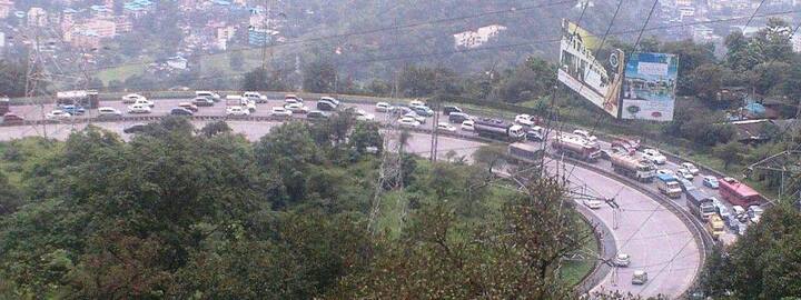 शनिवार-रविवार आणि त्याला जोडून आलेल्या स्वातंत्र्यदिन यामुळे सलग सुट्ट्या आहेत. त्यामुळे नोकरदार तसेच विद्यार्थी सुट्ट्या एन्जॉय करण्यासाठी मुंबईबाहेर पडले आहेत. 