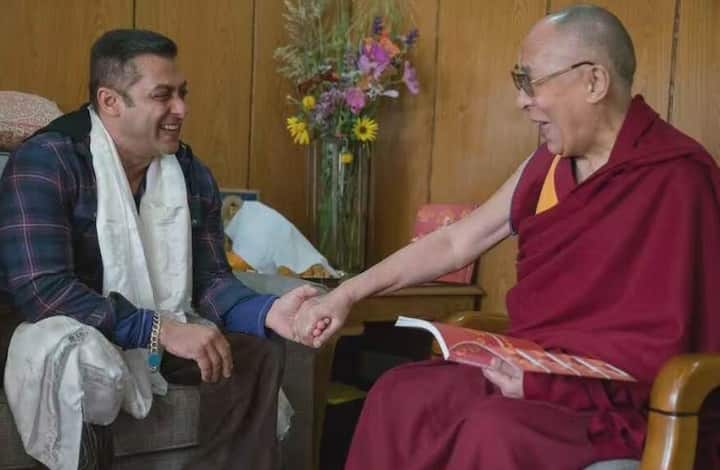 सलमानने लडाखमध्ये पोहचल्यानंतर तिबेटचे अध्यात्मिक धर्मगुरु यांची भेट घेतली होती.