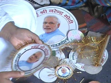 या महिला गेल्या ४ वर्षांपासून पंतप्रधानांना राख्या पाठवतात.