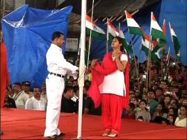 Mumbai Sairat Archie Rinku Rajguru Hoisted Flag मुंबईत सैराट फेम आर्चीच्या हस्ते ध्वजारोहण