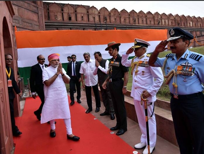 Independence Day 2021 Security Guard deployed under PM security at Red Fort unconscious Independence Day: लाल किले पर पीएम की सुरक्षा में तैनात जवान बेहोश, अस्पताल ले जाया गया