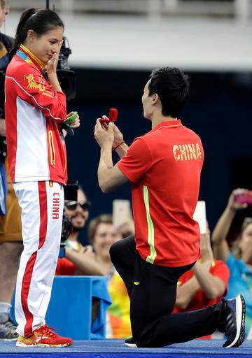 किनने रिओ ऑलिम्पिकच्या पुरुषांच्या सिंक्रोनाइज्ड तीन मीटर स्प्रिंगबोर्ड स्पर्धेत काओ युआनसोबत कांस्य पदक पटकावले.