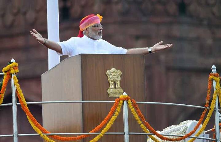 गरीबांवर उपचारासाठी सरकार एक लाख रुपयांचा खर्च करेल, ही घोषणा पंतप्रधानांनी लाल किल्ल्यावरून केली.