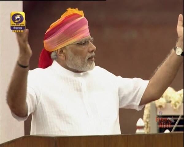 शिक्षक दिनाच्या निमित्ताने तुमच्या शिक्षकांसोबतचे फोटो, आठवणी, प्रेरणादायी गोष्टी Narendramodiapp वर शेअर करा.