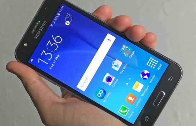 सॅमसंग गॅलेक्सी J5 – 12 हजार 390 रुपये किंमतीच्या या स्मार्टफोनवर 1 हजार 50 रुपयांची सवलत मिळत असून, नवीन खरेदी किंमत 11 हजार 340 रुपये आहे.