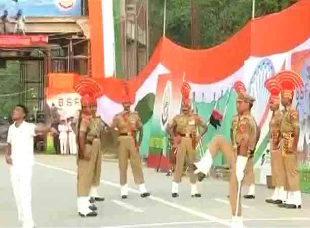 भारताच्या ७० व्या स्वांतत्र्यदिनी वाघा बॉर्डरवर उपस्थित सर्वच भारतीयांमध्ये उत्साह ओसंडून वाहात होता.