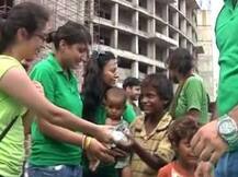 हॉटेलमधील वाया जाणारं अन्न भुकेल्यापर्यंत पोहोचवणारी रॉबिनहूड आर्मी