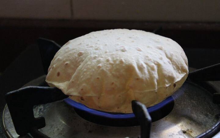 पीठामध्ये सोया आणि चण्याचं पीठ टाकावं त्यामुळे यातून कमी कॅलरी मिळतील. 