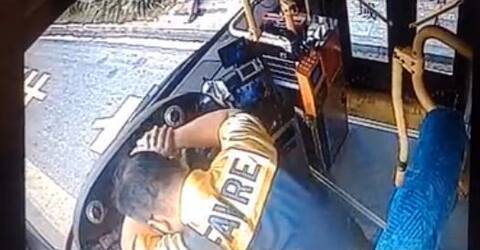 बसचालकाचा स्टेअरिंगवरच मृत्यू बसचालकाचा स्टेअरिंगवरच मृत्यू