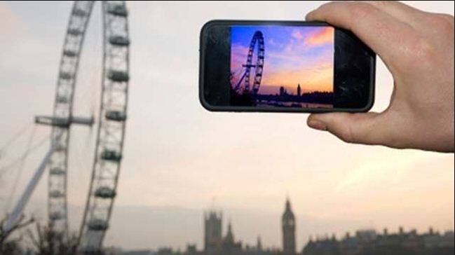 जर तुम्हाला सतत फोटो काढणे, अन् एडिट करून सोशल मीडायावर शेअर करण्याची सवय असेल, तर त्याच्याशी संबंधित अॅप सर्वात जास्त बॅटरीचा वापर करतात. हे अॅप तुमच्या स्मार्टफोनची बॅटरी लाईफ कमी करतात.