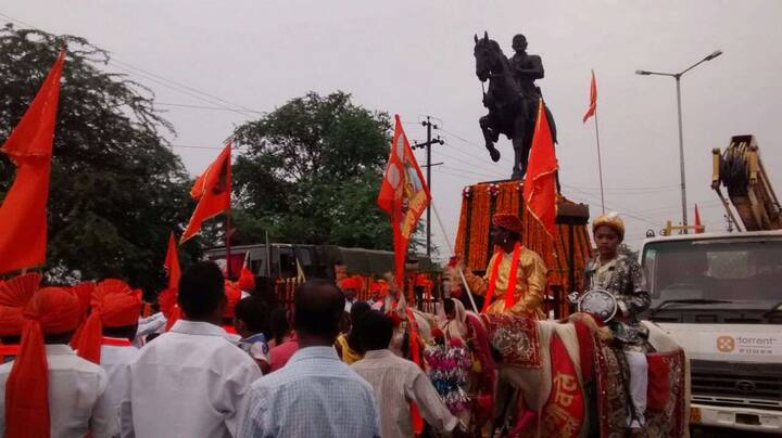  राज्यभरातून आज हजारो शिवभक्त आग्य्रात पोहोचले आहेत. (फोटो सौजन्य: प्रशांत कदम)
