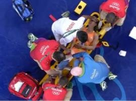 Vinesh Phogat Leaves The Arena On A Stretcher भारताची पैलवान विनेश फोगटच्या मिशन ऑलिम्पिकची दुर्दैवी अखेर