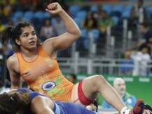 साक्षीला अडीच कोटींचं बक्षीस जाहीर, सरकारी नोकरीही मिळणार!