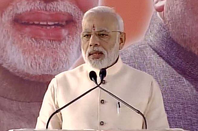 गणेश उत्सव येताच लोकमान्य टिळकांची आठवण येते. त्यांनी 'स्वराज्य माझा जन्मसिद्ध हक्क आहे', हा प्रेरणादायी मंत्र दिला.