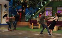 फ्लर्टिंग बॉय कपिलच्या हातावर सोनाक्षीची राखी