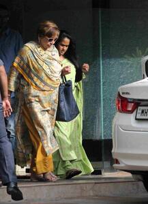 सलमानच्या घरी आल्या लाडक्या बहिणी! 