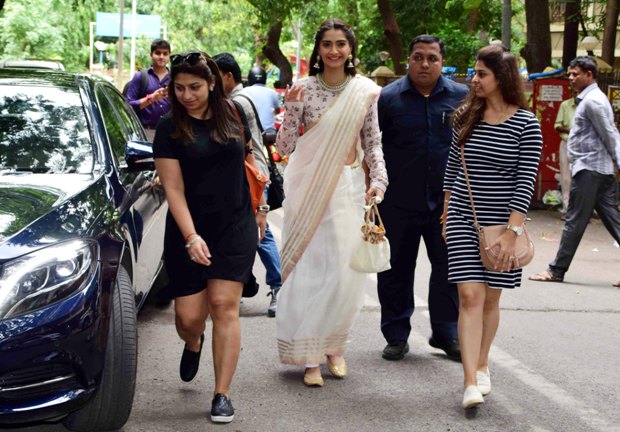 सोनम कपूरचा देसी लूक 