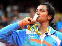 सिंधू देशाची मान उंचावत असताना, देशवासीय तिची जात शोधत होते!