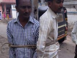 Aurangabadkar Unbridled Anger Due To Water Crisis औरंगाबादः पाणी न आल्यामुळं नागरिकांनी लाईनमनलाच डांबलं