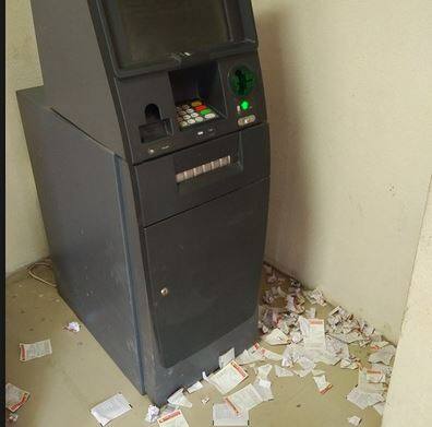 ATM मधून पैसे काढल्यानंतर स्लिप फेकून देता? सावधान ! ATM मधून पैसे काढल्यानंतर स्लिप फेकून देता? सावधान !