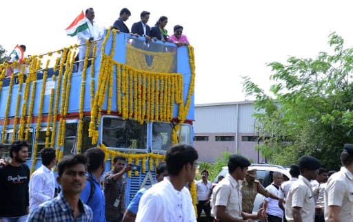 मायदेशी परतल्यावर सिंधूच्या स्वागताचा मान मुंबईतल्या बेस्टच्या निलांबरी बसला मिळाला आहे.