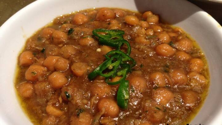 काबुली चण्याची भाजी करताना त्यात ही पावडर वापरल्यास चण्याला लकाकी येते.