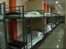 New Ac Rest Room In Cst Railway Sattion 12 तासांसाठी फक्त 150 रुपये, मुंबईतील CST रेल्वेस्थानकात नवीन AC विश्रामगृह