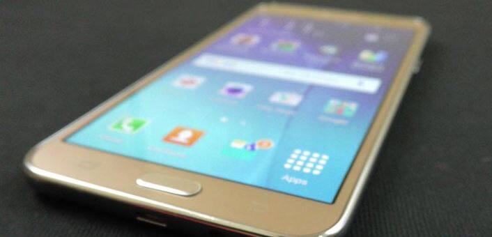 J5 चे फीचर्सः 13 मेगापिक्सेल रिअर कॅमेरा, 5 मेगापिक्सेल फ्रंट कॅमेरा, 4G कनेक्टिव्हीटी