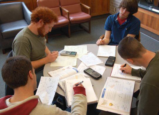 घरच्या जेवनाची आठवण येत आहे. बरेच दिवस झाले काही चांगलं खाल्लं नाही.