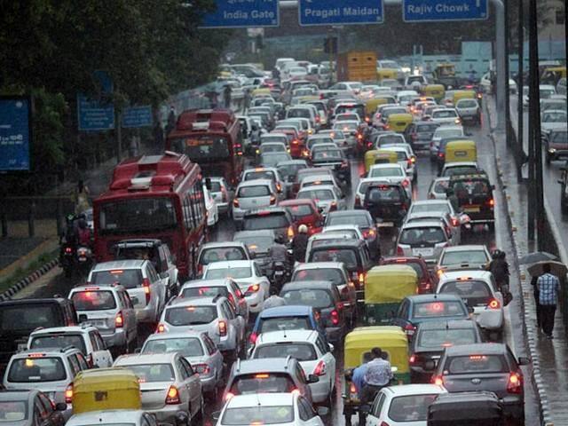 ट्रान्सपोर्ट: आंध्रप्रदेशमध्ये गाड्यांचं बुकींग सर्टिफिकेट, लर्निंग लायसेंस, चालक परवाना आणि वाहनांच्या मालकी हक्क बदलण्यासाठी जुलै 2015 पासून आधारकार्ड अनिवार्य करण्यात आलं. 