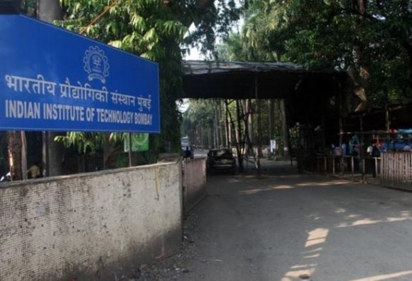 Blast in IIT Mumbai lab during experiment, 3 injured आयआयटी मुंबईमध्ये प्रयोग करताना स्फोट, 3 जण जखमी