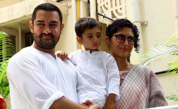 मिस्टर परफेक्शनिस्ट अमिर खान आणि किरण राव यांचा मुलगा आझाद राव खान सरोगसीच्या माध्यमातून झाला आहे. अमीर खानने त्याच्या जन्मानंतर विज्ञानाचे आभार मानले होते.