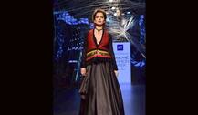 लॅक्मे फॅशन वीकमध्ये रॅम्पवर कंगनाचा जलवा! 