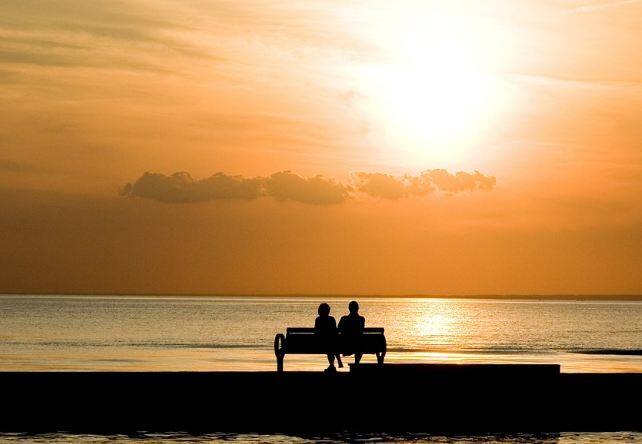 7. मनातील प्रत्येक गोष्ट हक्काने कोणासोबत तरी शेअर करता यावी.