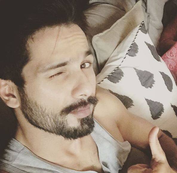 सध्या व्यस्त वेळापत्रकातून शाहिद पत्नीला वेळ देत आहे. दरम्यान बेबी बंपच्या आगमनाची उत्सुकता शाहीदच्या चेहऱ्यावर स्पष्ट दिसत आहे.