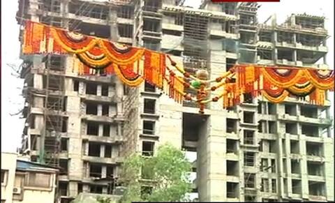 नऊ थर, 40 फूट, 11 लाखांचं बक्षीस, ठाण्यात मनसेची कायदाभंग हंडी नऊ थर, 40 फूट, 11 लाखांचं बक्षीस, ठाण्यात मनसेची कायदाभंग हंडी