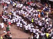 ...अन् त्यांनी झोपून 9 थर रचले! 