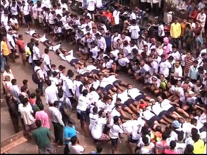 कोकण नगर मंडळाने जमिनीवर झोपून 9 थर रचले