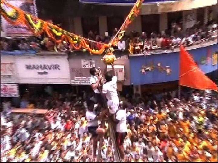 आयोजकांवर पोलिसांनी कारवाई करण्याचेही संकेत दिले आहेत.