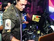 डीजे बॉबीने 'गुप्त'मधलं गाणं वाजवलं, श्रोत्यांची रिफंडची मागणी