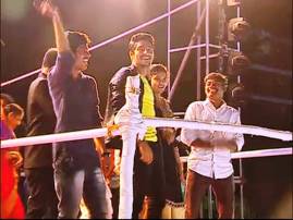 दहीहंडीत 'सैराट'ची टीम, आर्ची-परशाला पाहण्यासाठी तुफान गर्दी Sairat Team At Pune Dahi Handi दहीहंडीत 'सैराट'ची टीम, आर्ची-परशाला पाहण्यासाठी तुफान गर्दी