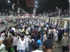 Mumbai Central Local Railway Disrupts दोन तासांपासून मध्य रेल्वे विस्कळीत, प्रवाशांचे हाल