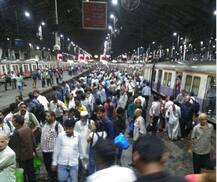 मुंबईकरांच्या नव्या वर्षाची सुरुवात लोकलच्या मेगाब्लॉकने